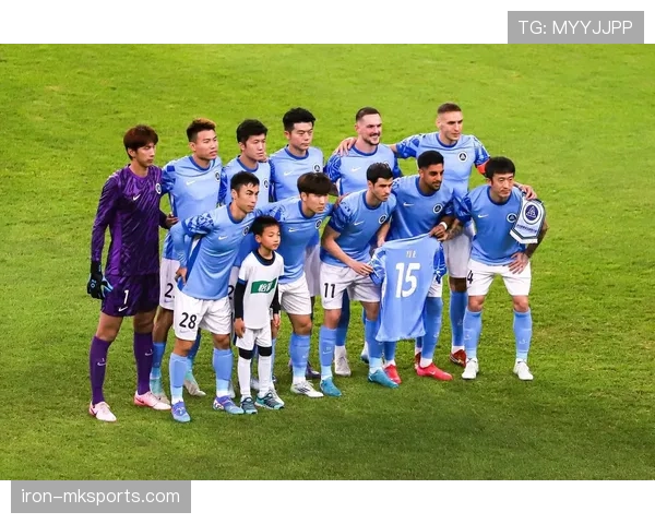 欧洲杯主办国主场作战，主队表现成焦点