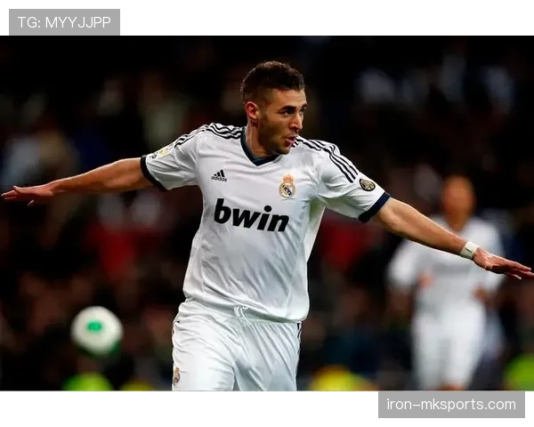 本泽马与伊布技术风格及进攻角色对比分析 本泽马与伊布技术风格及进攻角色对比分析