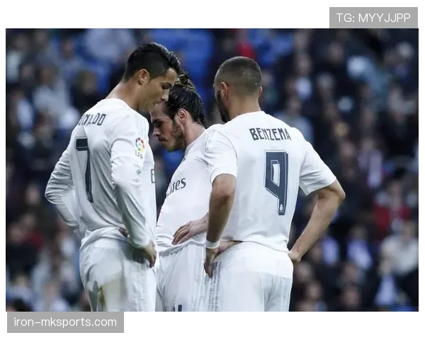 本泽马与莱万巅峰期进攻效率及关键战表现对比分析