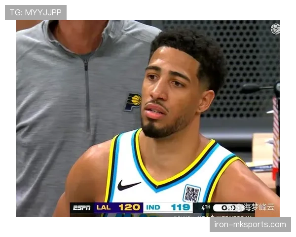 哈利伯顿无球跑动制造错位，提升步行者外线火力