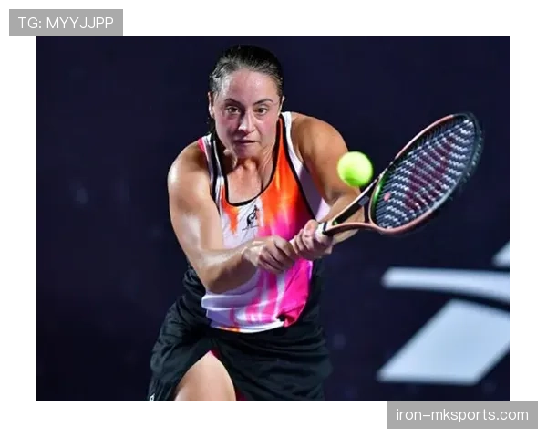 王欣瑜上场冷得像判官，下场刷卡像逛街博主，反差把我磕晕了